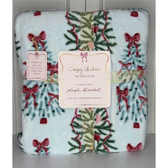 Cozy Under “The Mistletoe” Plush Blanket – Extremely Soft Holiday Throw – NWT - Picture 11 of 11